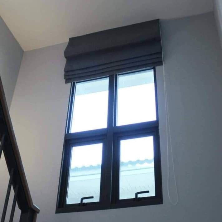 CORTINA ROMANA EM TECIDO BLACKOUT PRETO