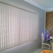 PERSIANA VERTICAL DE TECIDO RUSTICO BLACKOUT